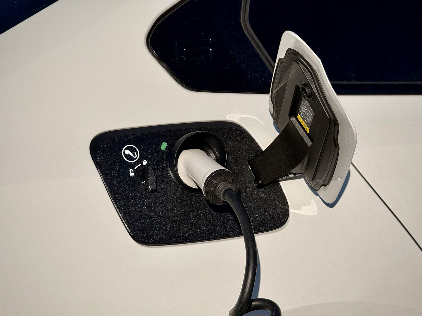 Charging Cover BMW i5 Sedan