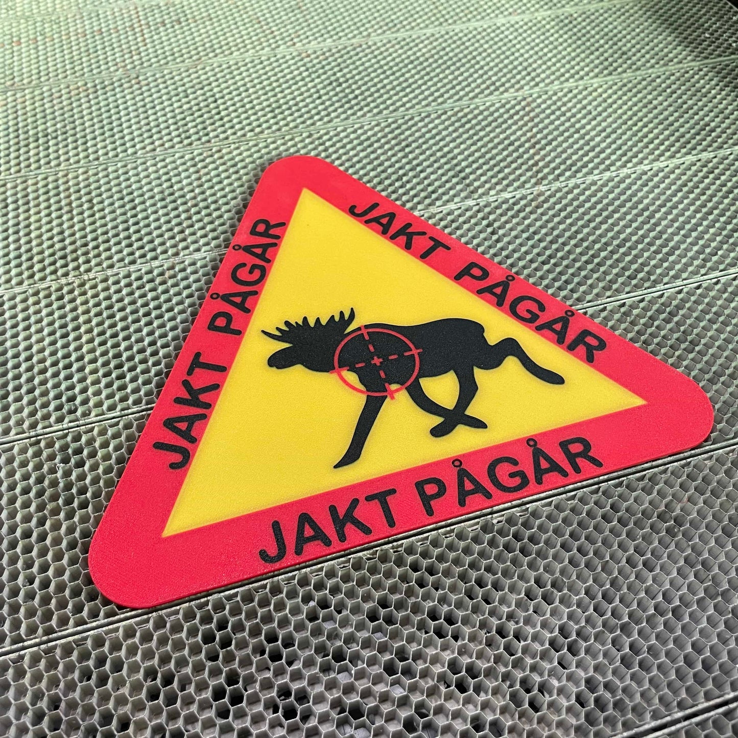 Jakt pågår skylt