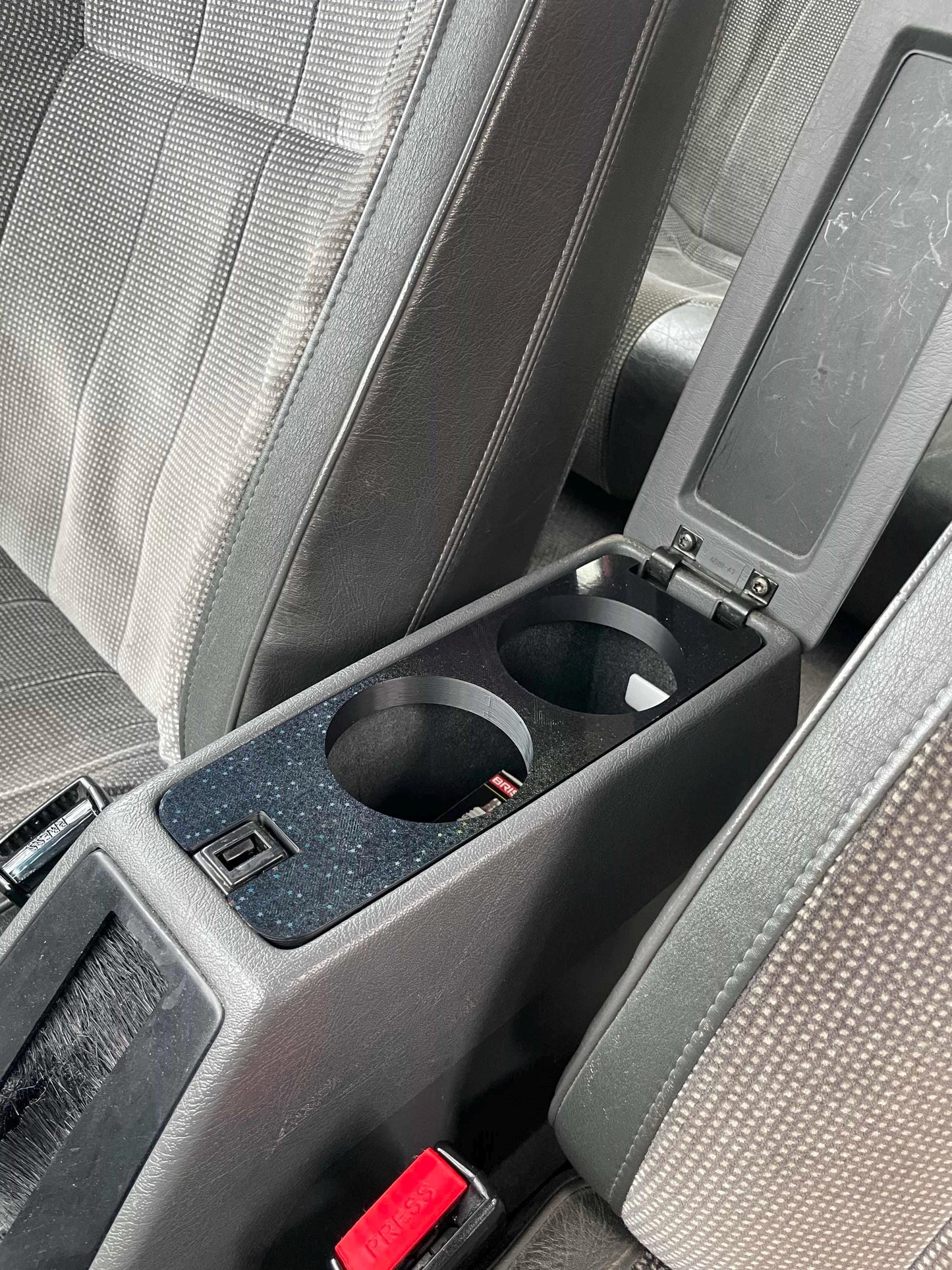 Mittkonsols mugghållare till Volvo 940, 740, 760