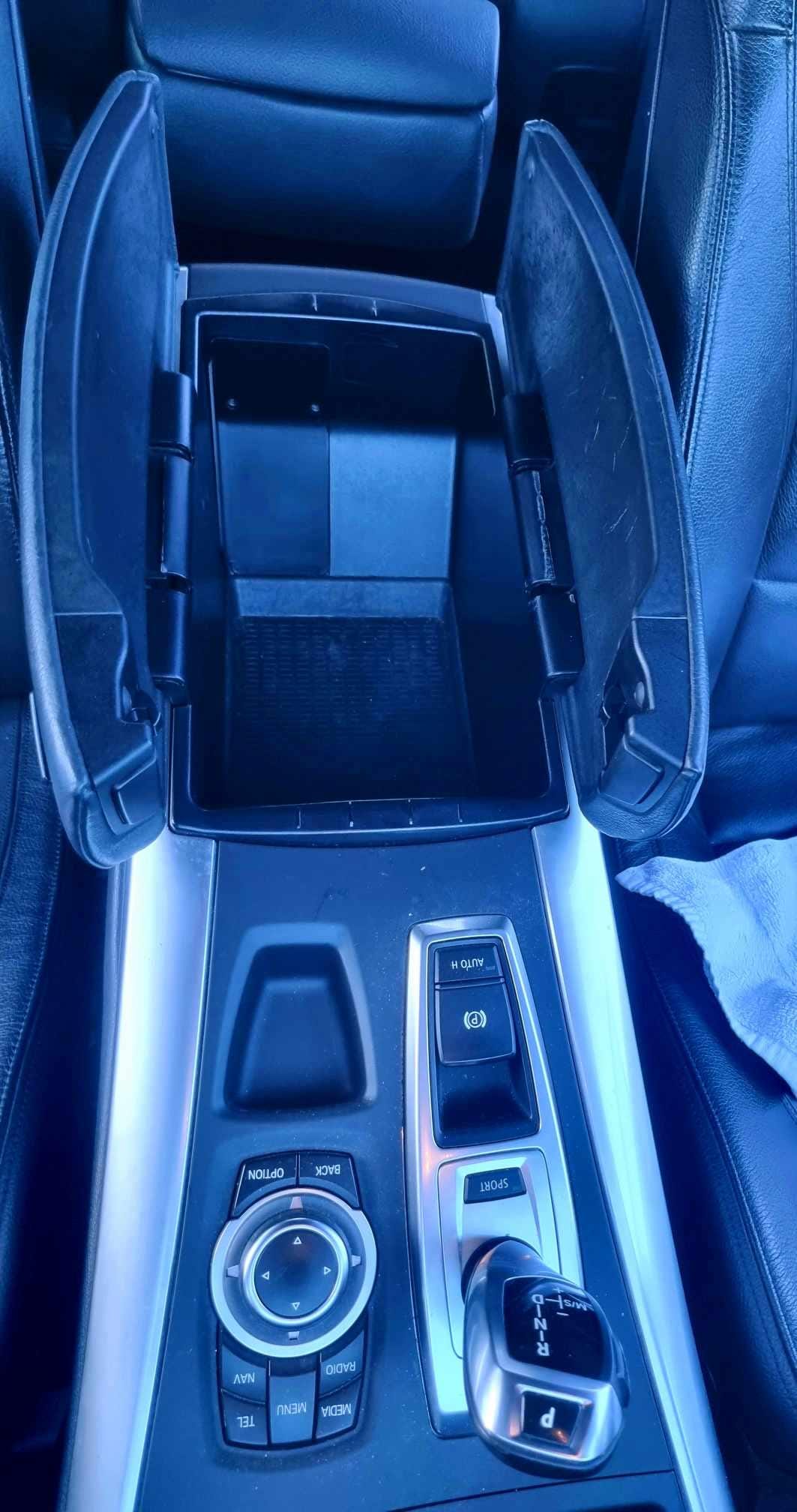 BMW E70, E71, E72 täckkåpa telefonhållare