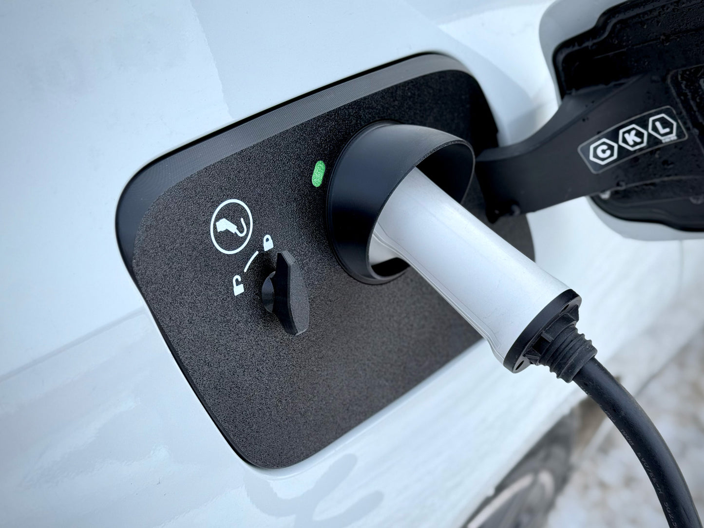 Charging Cover BMW i5 Touring