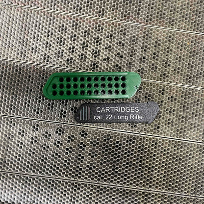 Ammunitionslåda med skjutlock.