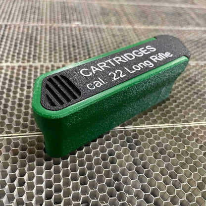 Ammunitionslåda med skjutlock.