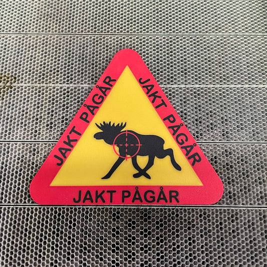 Jakt pågår skylt