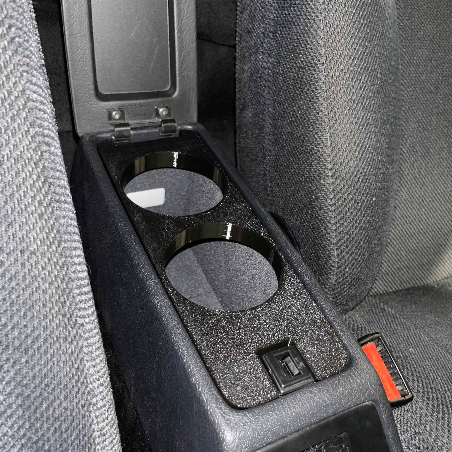 Mittkonsols mugghållare till Volvo 940, 740, 760, 960, V90