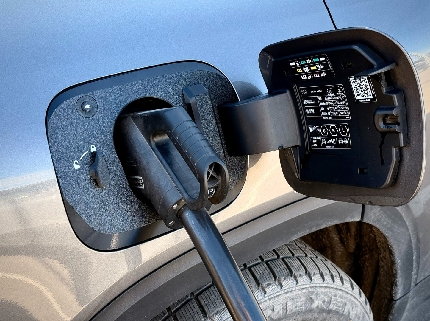 Charge cover Mercedes Benz EQB