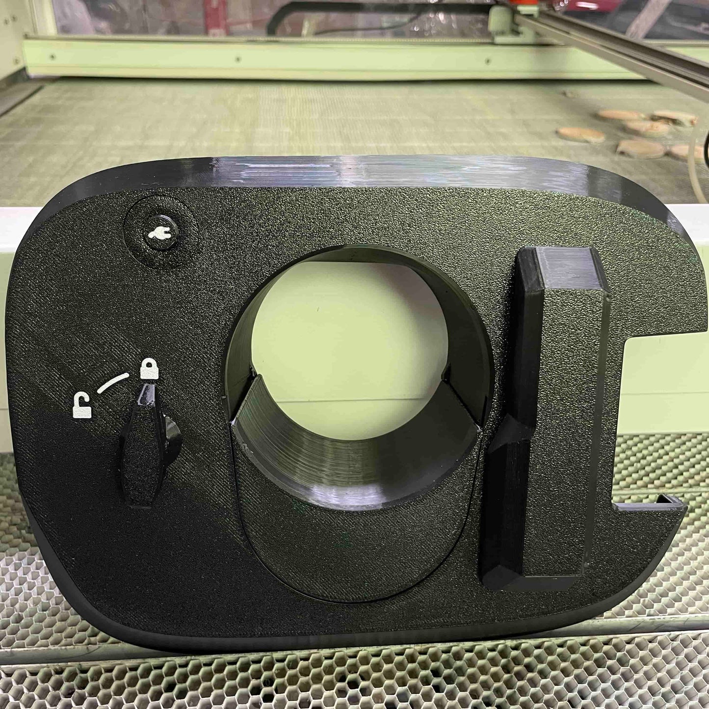 Charge cover Mercedes Benz EQB