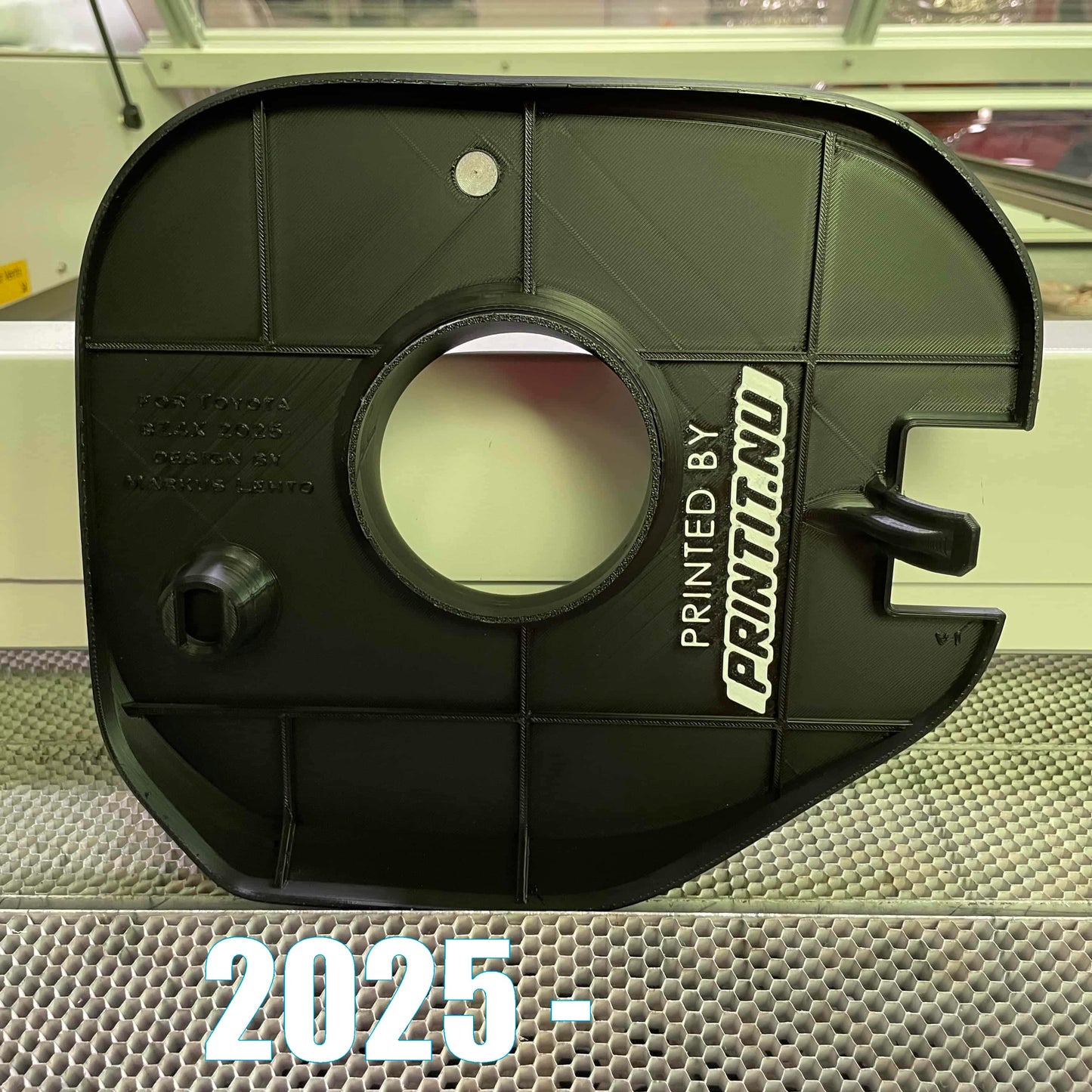 Charge cover Toyota bZ4X