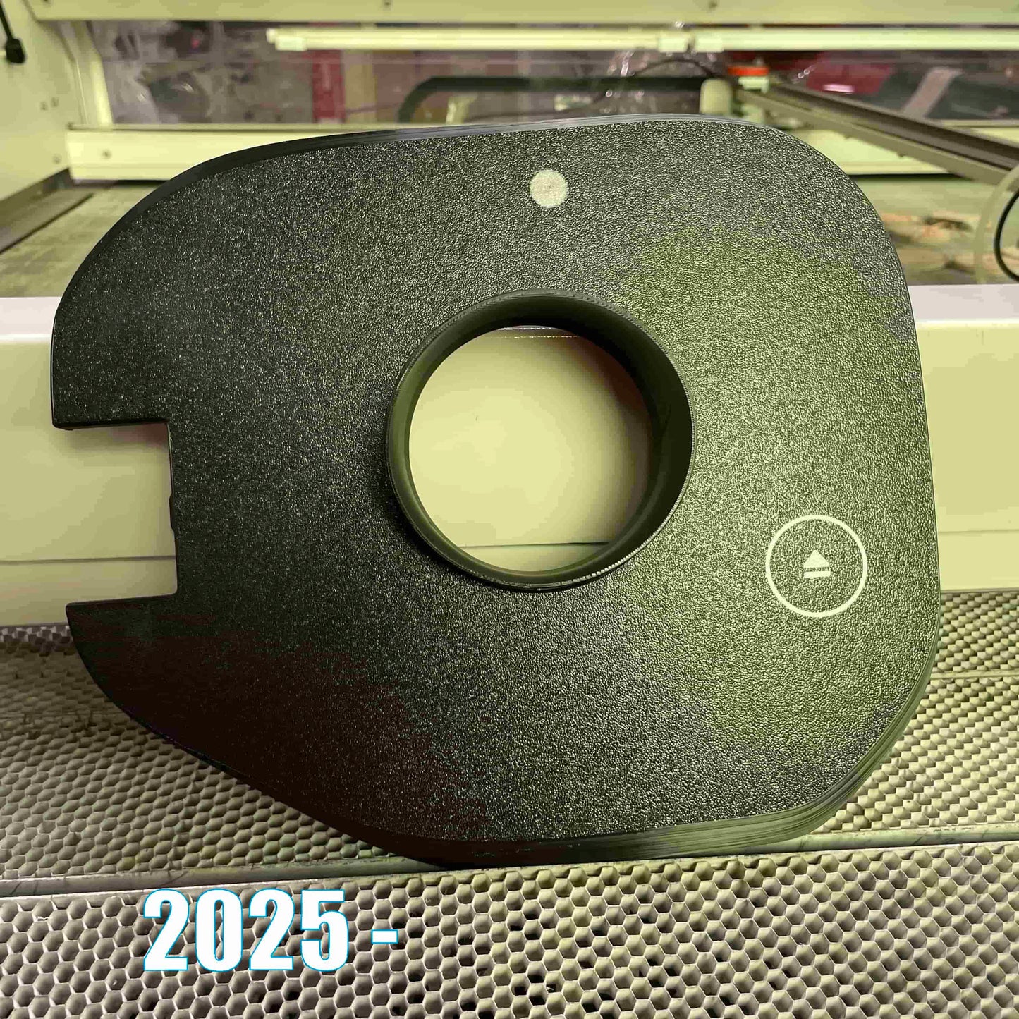 Charge cover Toyota bZ4X