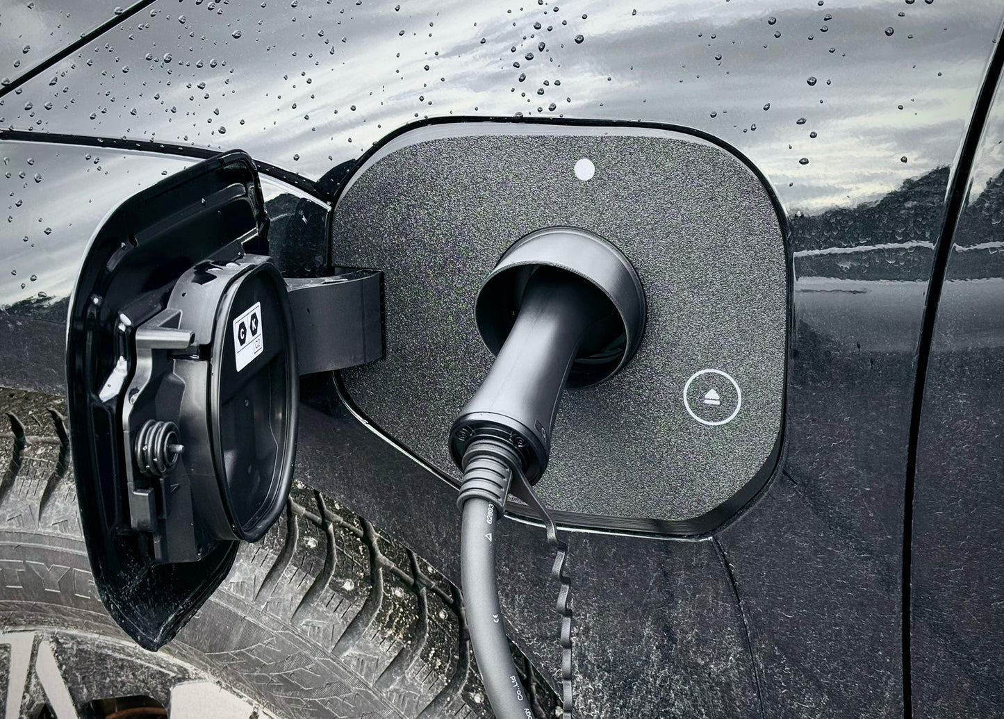 Charge cover Toyota bZ4X