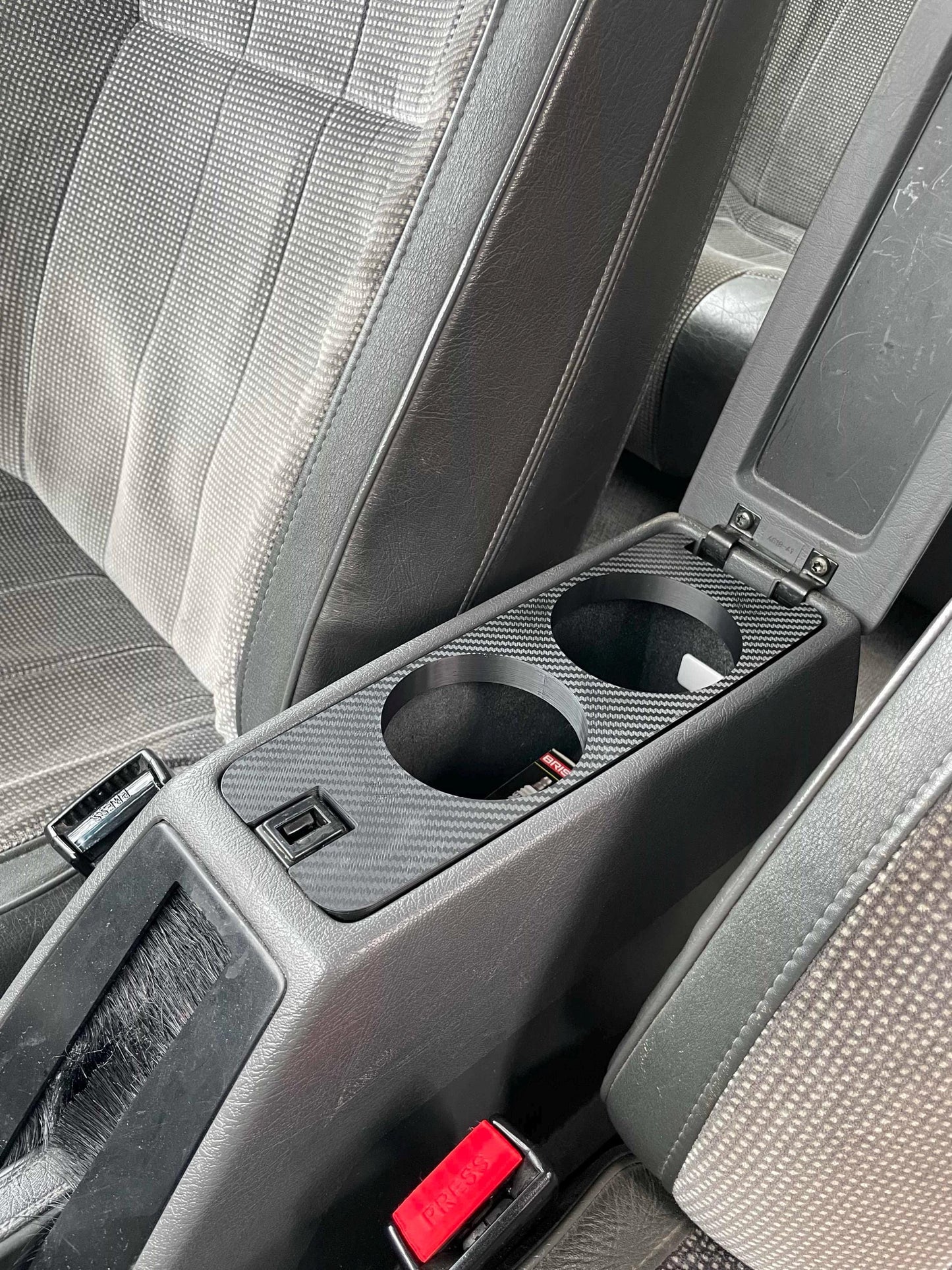 Mittkonsols mugghållare till Volvo 940, 740, 760